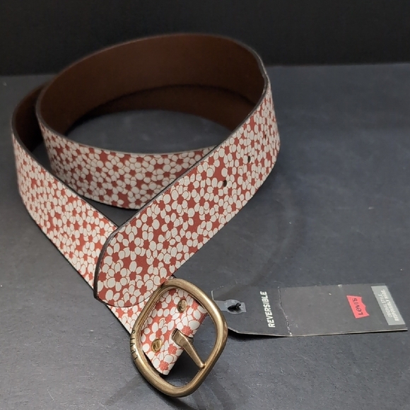 Levi's Accessories - NWT,Levi's Brown/ White Floral Reversible Belt with Metallic Gold Buckle,XL.